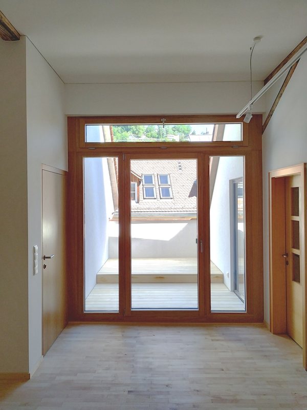 Die Tür zur Dachterrasse, in das bestehende Dach eingeschnitten